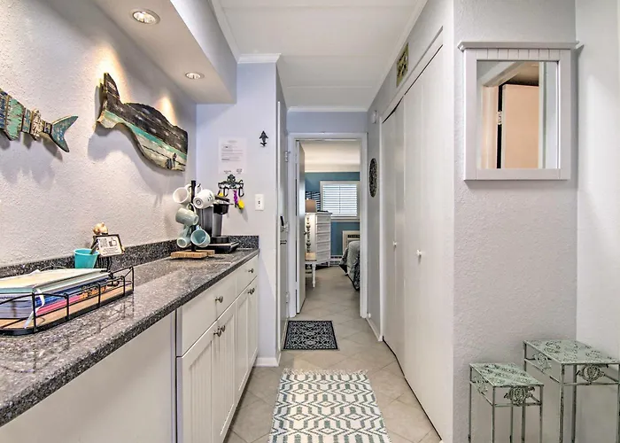 Beachbox I - Oceanfront Balcony - Sunrise Views - Couple's Retreat - East Winds 202