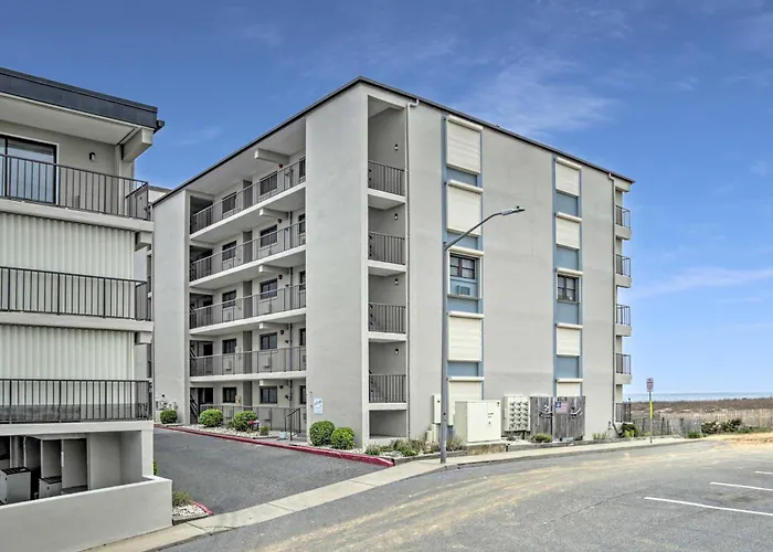 Beachbox I - Oceanfront Balcony - Sunrise Views - Couple's Retreat - East Winds 202 *