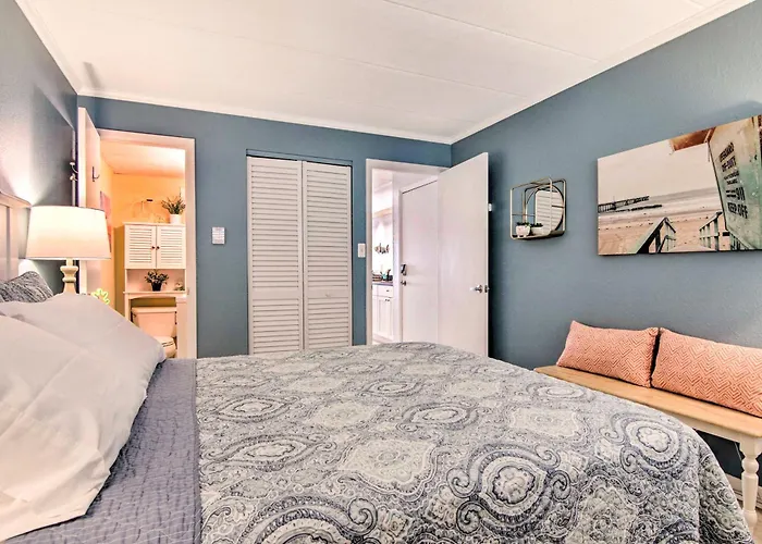 Beachbox I - Oceanfront Balcony - Sunrise Views - Couple's Retreat - East Winds 202