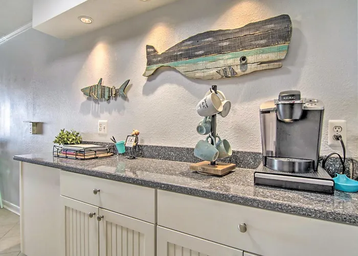 Beachbox I - Oceanfront Balcony - Sunrise Views - Couple's Retreat - East Winds 202 Apartment Ocean City