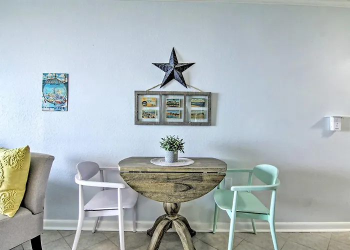 Beachbox I - Oceanfront Balcony - Sunrise Views - Couple's Retreat - East Winds 202 *