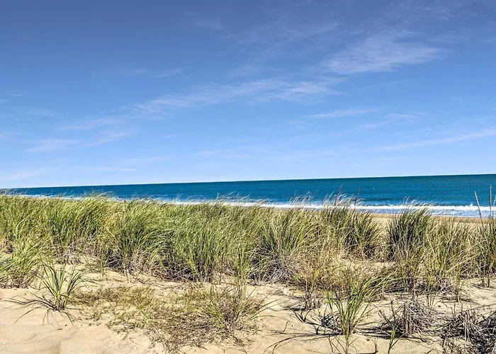 Beachbox I - Oceanfront Balcony - Sunrise Views - Couple's Retreat - East Winds 202