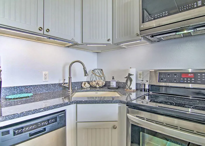 Apartment Beachbox I - Oceanfront Balcony - Sunrise Views - Couple's Retreat - East Winds 202 *