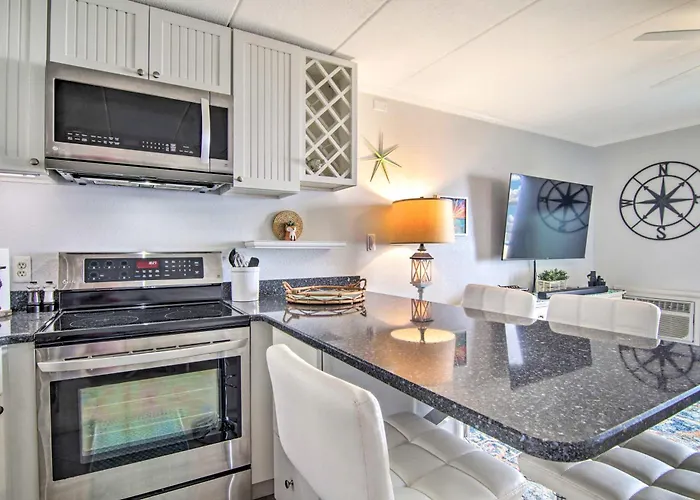 Apartment Beachbox I - Oceanfront Balcony - Sunrise Views - Couple's Retreat - East Winds 202 *