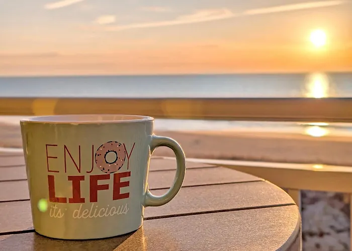 Beachbox I - Oceanfront Balcony - Sunrise Views - Couple's Retreat - East Winds 202 *