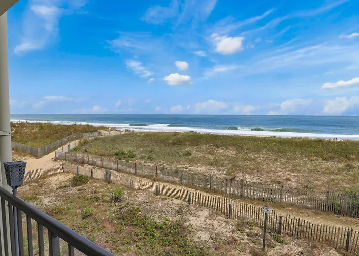 Beachbox I - Oceanfront Balcony - Sunrise Views - Couple's Retreat - East Winds 202 Apartment