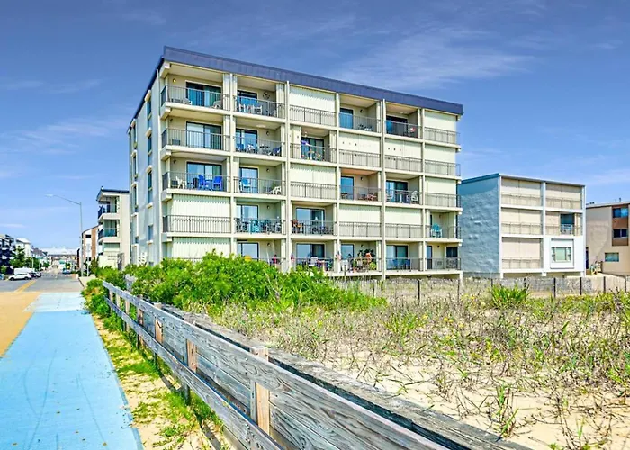 Apartment Beachbox I - Oceanfront Balcony - Sunrise Views - Couple's Retreat - East Winds 202 *