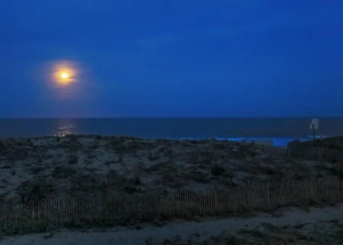 Beachbox I - Oceanfront Balcony - Sunrise Views - Couple's Retreat - East Winds 202